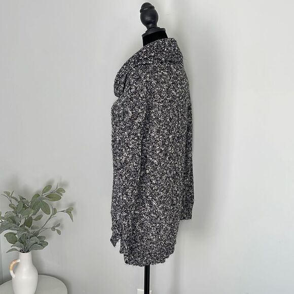 Croft’s‎ & Barrow Cowl Neck Sweater
Size Medium. Black/white - Picture 3 of 9